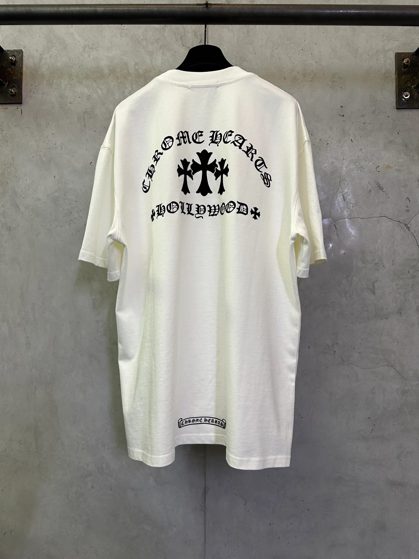 P270 Chrome Hearts 25ss cross flocking printed round neck short-sleeved T-shirt. Fabric is high-definition, super heavyweight cotton, double yarn compact Xinjiang cotton, weight 400g, matched with 2*2 Salona ribs 420g, clean cloth, clear cloth texture, tight feel, stiff, high color fastness, no deformation, no discoloration, custom hardware, thread, accessories, alignment, same style for men and women -Color: black white Gray -Size: XS S M L XL
